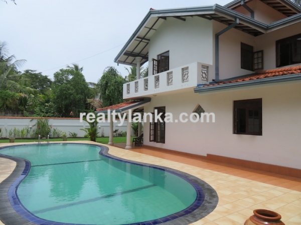2 Houses With A Pool In Balapitiya