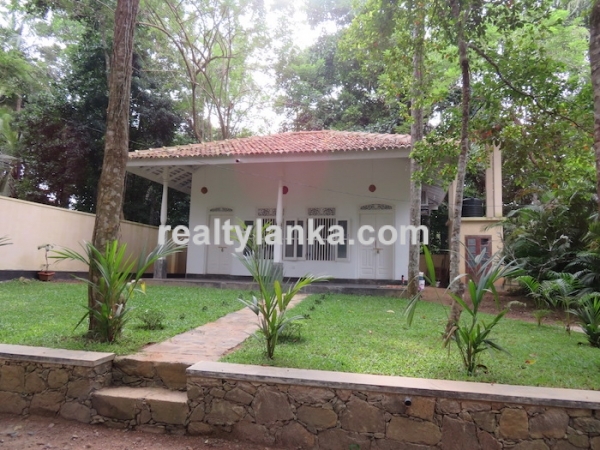 2 Villa Property In Meeripanna